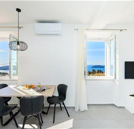 4 Bedroom Villa with Jacuzzi and Seaview in Orašac, Dubrovnik, Sleeps 9